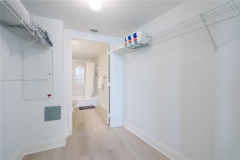 Copropriété à louer à Miami, Floride: 2 chambres, 97.36 m2 № 1984994 - photo 16