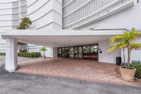 Condo in South Palm Beach, Florida, 2 bedrooms  № 2154917 - photo 3