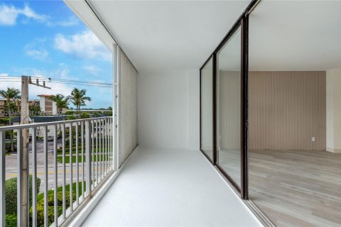 Condo in South Palm Beach, Florida, 2 bedrooms  № 2154917 - photo 27