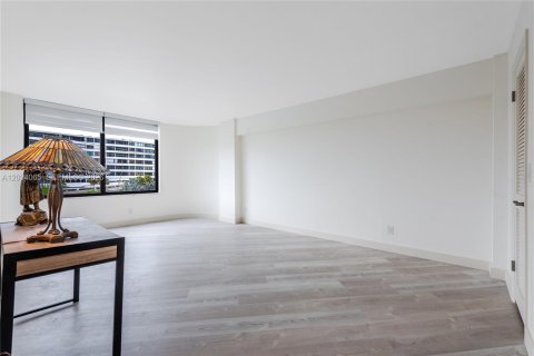 Condo in South Palm Beach, Florida, 2 bedrooms  № 2154917 - photo 14