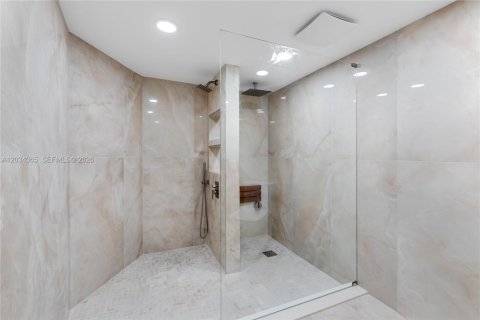Condo in South Palm Beach, Florida, 2 bedrooms  № 2154917 - photo 13