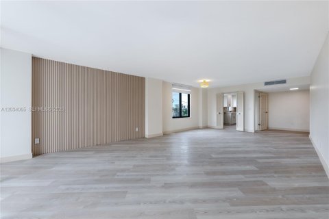 Condo in South Palm Beach, Florida, 2 bedrooms  № 2154917 - photo 21