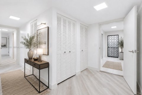 Condo in South Palm Beach, Florida, 2 bedrooms  № 2154917 - photo 8