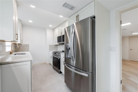 Condo in South Palm Beach, Florida, 2 bedrooms  № 2154917 - photo 23