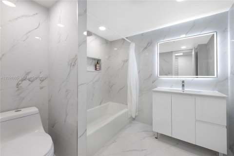 Condo in South Palm Beach, Florida, 2 bedrooms  № 2154917 - photo 16