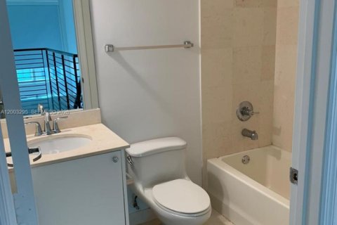 Condominio en alquiler en Miami, Florida, 1 dormitorio, 92.62 m2 № 2066766 - foto 8