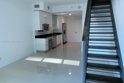 Condominio en alquiler en Miami, Florida, 1 dormitorio, 92.62 m2 № 2066766 - foto 3
