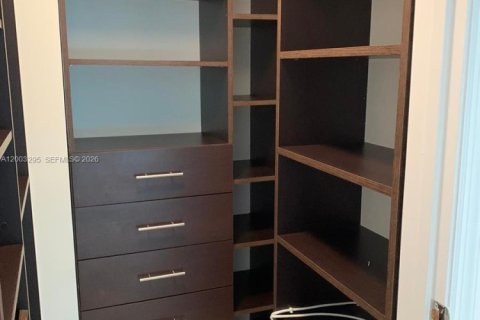 Condominio en alquiler en Miami, Florida, 1 dormitorio, 92.62 m2 № 2066766 - foto 7