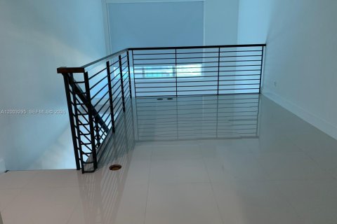 Condominio en alquiler en Miami, Florida, 1 dormitorio, 92.62 m2 № 2066766 - foto 6