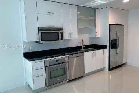Condominio en alquiler en Miami, Florida, 1 dormitorio, 92.62 m2 № 2066766 - foto 4