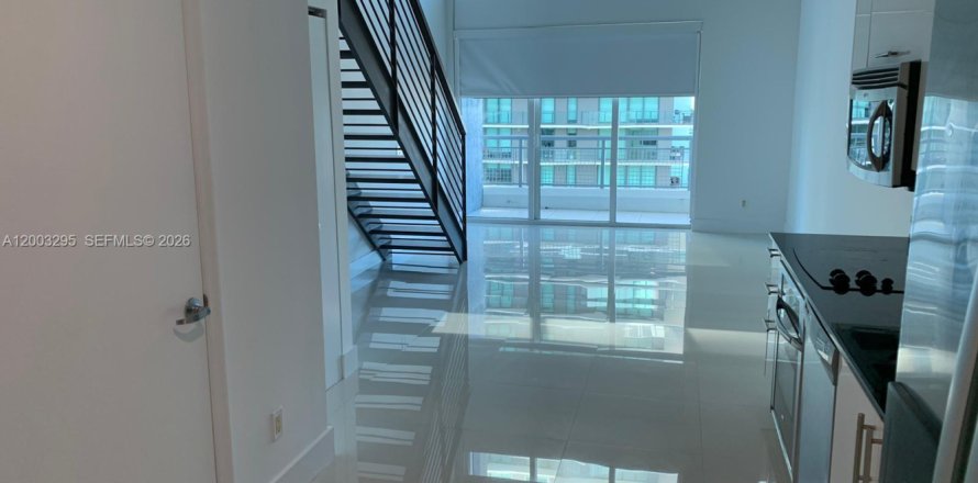 Condominio en Miami, Florida, 1 dormitorio  № 2066766