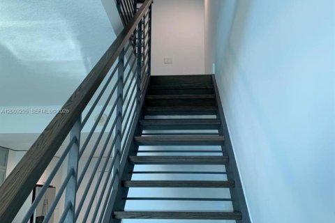 Condominio en alquiler en Miami, Florida, 1 dormitorio, 92.62 m2 № 2066766 - foto 5