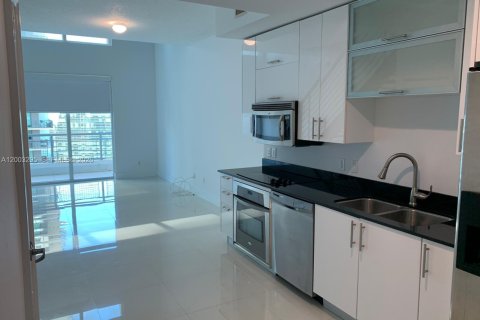 Condominio en alquiler en Miami, Florida, 1 dormitorio, 92.62 m2 № 2066766 - foto 2
