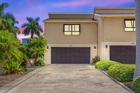 Touwnhouse à Tierra Verde, Floride 4 chambres, 275.92 m2 № 2437222