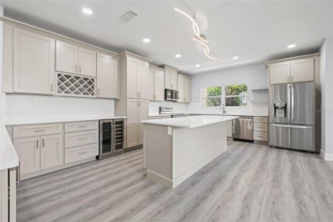 Touwnhouse à louer à Tierra Verde, Floride: 4 chambres, 275.92 m2 № 2437222 - photo 6