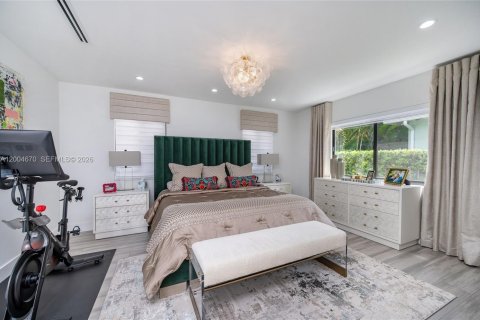 House in Coral Gables, Florida 3 bedrooms, 185.99 sq.m. № 2071591 - photo 7
