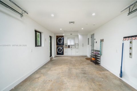 House in Coral Gables, Florida 3 bedrooms, 185.99 sq.m. № 2071591 - photo 28