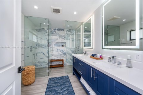 House in Coral Gables, Florida 3 bedrooms, 185.99 sq.m. № 2071591 - photo 5