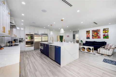 House in Coral Gables, Florida 3 bedrooms, 185.99 sq.m. № 2071591 - photo 2