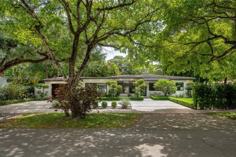 House in Coral Gables, Florida 3 bedrooms, 185.99 sq.m. № 2071591