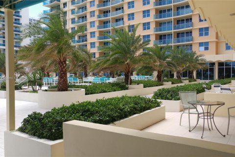 Condominio en alquiler en Hollywood, Florida, 2 dormitorios, 73.67 m2 № 1950990 - foto 19