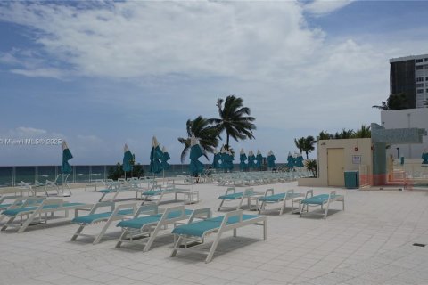 Condominio en alquiler en Hollywood, Florida, 2 dormitorios, 73.67 m2 № 1950990 - foto 20