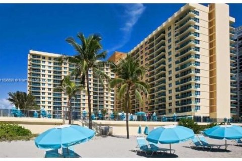 Condominio en alquiler en Hollywood, Florida, 2 dormitorios, 73.67 m2 № 1950990 - foto 29