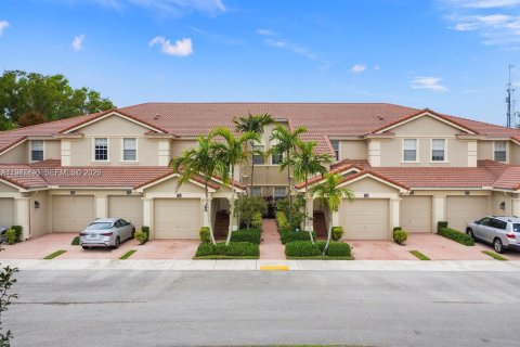 Снять в аренду таунхаус в Стьюарт, Флорида 3 спальни, 132.66м2, № 2003994 - фото 2