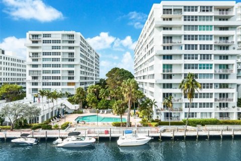 Copropriété à vendre à Fort Lauderdale, Floride: 1 chambre, 112.5 m2 № 2245908 - photo 2