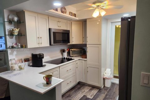 Condominio en venta en Davie, Florida, 2 dormitorios, 72.65 m2 № 2040504 - foto 2