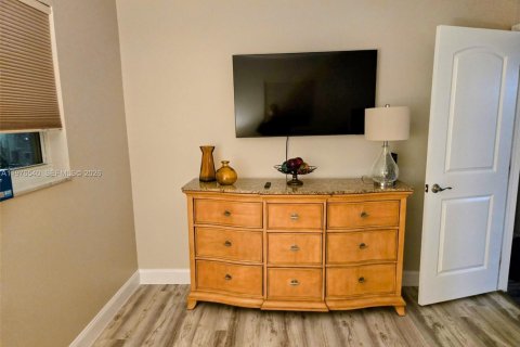 Condominio en venta en Davie, Florida, 2 dormitorios, 72.65 m2 № 2040504 - foto 18