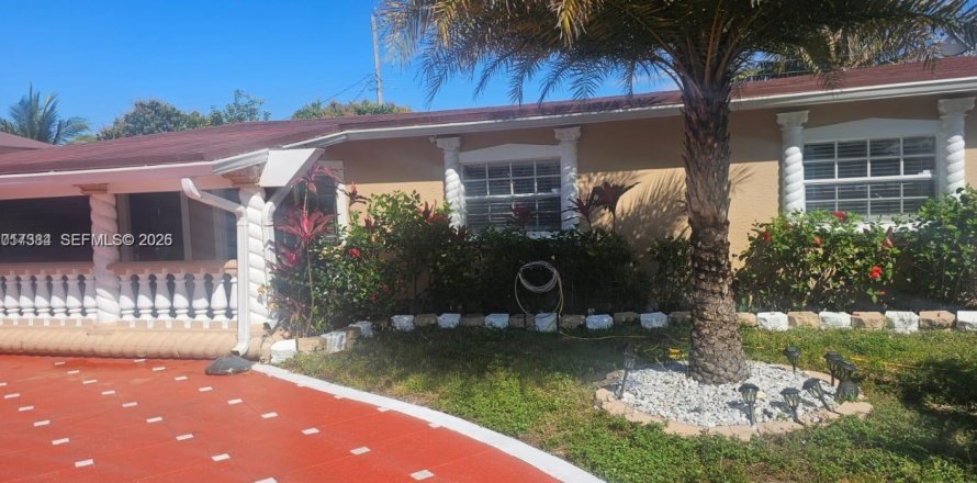 Immobilier commercial à Miramar, Floride 1 chambre, 55.74 m2 № 2247556