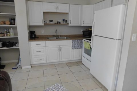 Propiedad comercial en venta en Bronson, Florida, 4 dormitorios, 145.67 m2 № 1736625 - foto 10