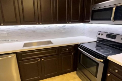 Condominio en venta en Hollywood, Florida, 2 dormitorios, 69.58 m2 № 1972983 - foto 4