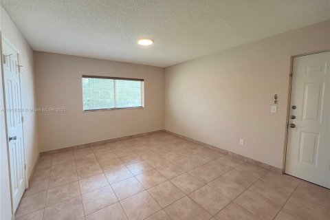 Condominio en venta en Hollywood, Florida, 2 dormitorios, 69.58 m2 № 1972983 - foto 13