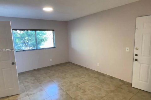 Condominio en venta en Hollywood, Florida, 2 dormitorios, 69.58 m2 № 1972983 - foto 12