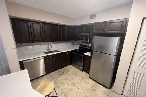 Condominio en venta en Hollywood, Florida, 2 dormitorios, 69.58 m2 № 1972983 - foto 6