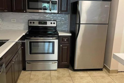 Condominio en venta en Hollywood, Florida, 2 dormitorios, 69.58 m2 № 1972983 - foto 9