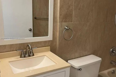 Condominio en venta en Hollywood, Florida, 2 dormitorios, 69.58 m2 № 1972983 - foto 20