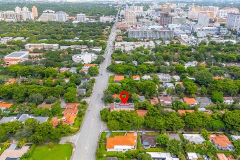 Commercial property in Coral Gables, Florida № 2079414 - photo 18