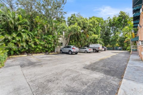 Commercial property in Coral Gables, Florida № 2079414 - photo 20