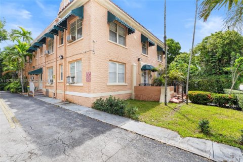 Commercial property in Coral Gables, Florida № 2079414 - photo 25