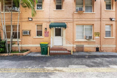 Commercial property in Coral Gables, Florida № 2079414 - photo 24