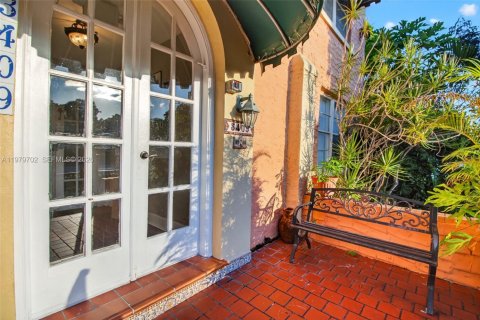 Commercial property in Coral Gables, Florida № 2079414 - photo 4
