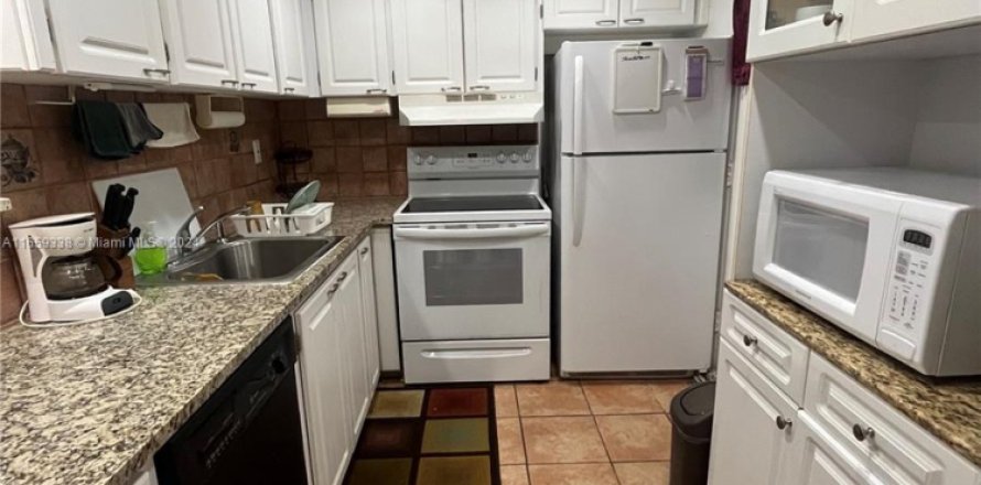 Condominio en Miami, Florida, 2 dormitorios  № 1992317