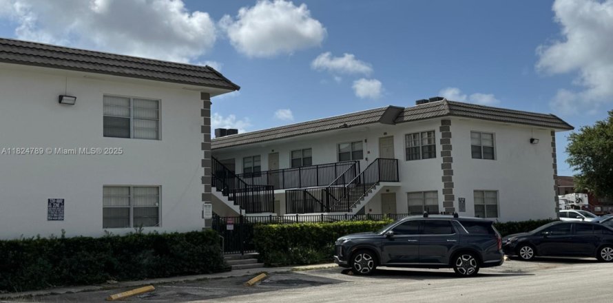 Appartement à Hollywood, Floride 2 chambres, 83.61 m2 № 1790705