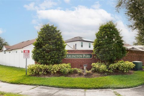 Casa en venta en Orlando, Florida, 4 dormitorios, 205.13 m2 № 1917332 - foto 2