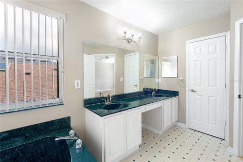 Casa en venta en Orlando, Florida, 4 dormitorios, 205.13 m2 № 1917332 - foto 24
