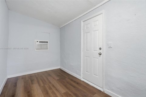 Снять в аренду коммерческую недвижимость в Вест-Парк, Флорида 1 спальня, 55.74м2, № 2001063 - фото 7