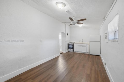 Снять в аренду коммерческую недвижимость в Вест-Парк, Флорида 1 спальня, 55.74м2, № 2001063 - фото 3